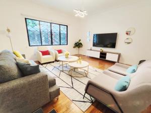 Μια τηλεόραση ή/και κέντρο ψυχαγωγίας στο Laila MaiaHome - Exclusiva Casa de 3 Recámaras y 3.5 Baños Polanco