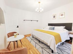 Ένα ή περισσότερα κρεβάτια σε δωμάτιο στο Laila MaiaHome - Exclusiva Casa de 3 Recámaras y 3.5 Baños Polanco