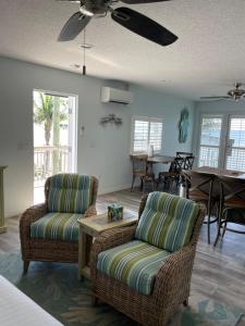 a living room with two chairs and a table at Lost Inn Paradise in Cocoa Beach