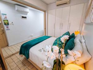 Ένα ή περισσότερα κρεβάτια σε δωμάτιο στο OCEAN WHISPER I - Back up power, 2 Adults & 2 Kids, Sea facing