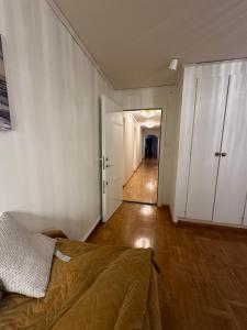 Fotografie z fotogalerie ubytování Stockholm Arlanda gratis parkering , Wifi, Fiber 1Gb, 2 enkelsängar, Långtidsboende rymligt o Garderober Room2 v destinaci Täby