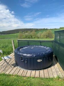 a large blacklatablelatablelatable at La bulle de Mont in Yvoir