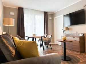 TV a/nebo společenská místnost v ubytování Hotel Restaurant Hackmann-Atter