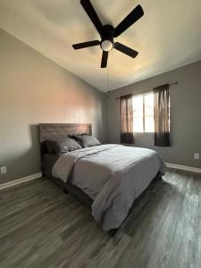 Φωτογραφία από το άλμπουμ του Gorgeous & Open Upgraded Home σε San Bernardino