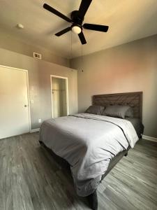 Φωτογραφία από το άλμπουμ του Gorgeous & Open Upgraded Home σε San Bernardino