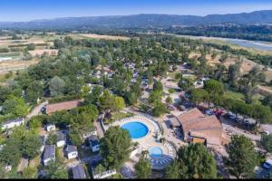 an aerial view of a resort with a swimming pool at Vacances en Provence en mobil home in La Roque-dʼAnthéron