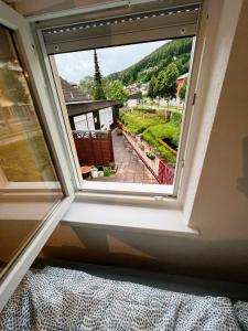 a window in a bedroom with a view of a yard at Monteurwohnung Bad Wildbad in Bad Wildbad +5 photos