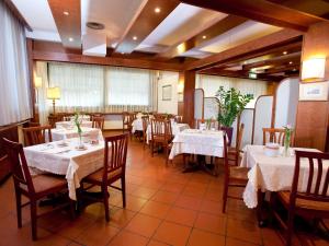 A restaurant or other place to eat at Hotel Marconi