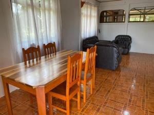a living room with a wooden table and chairs at Casas La Chirincoca in San Isidro de El General