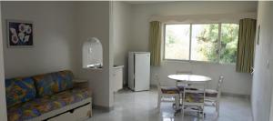 a living room with a couch and a table and a window at Dorados Conventions & Resort in Oaxtepec