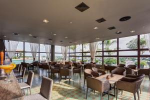 Istumisnurk majutusasutuses GHL Hotel Monteria
