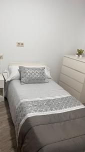 Ein Bett oder Betten in einem Zimmer der Unterkunft La de Fredyy - Tres Marias Apartments