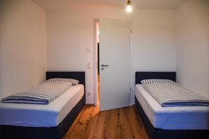Säng eller sängar i ett rum på Ferienwohnung Bodenseeblick Nr 7