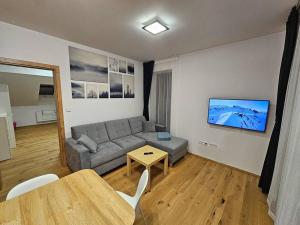 TV/trung tâm giải trí tại Rodinný ap Benecko s možností wellness by AlkaTravel