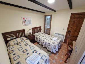 a bedroom with two beds and a window at Casa Mariana in Lubián