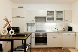 Kuchyňa alebo kuchynka v ubytovaní Stilvolle Gartenterrassenwohnung mitten in Bregenz