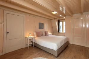Cama o camas de una habitación en Posthuisje Zandvoort