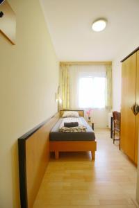 Single Room in Hütteldorfer Straße Area tesisinde bir odada yatak veya yataklar