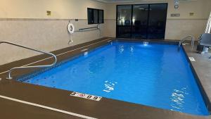 a large swimming pool in a building at Best Western Plus Kansas City Airport - KCI East in Kansas City