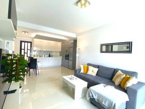 Kuchnia lub aneks kuchenny w obiekcie Precioso apartamento a tan solo 300 m de la playa!