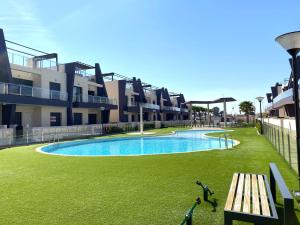 Basen w obiekcie Precioso apartamento a tan solo 300 m de la playa! lub w pobliżu