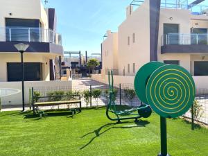 Zdjęcie z galerii obiektu Precioso apartamento a tan solo 300 m de la playa! w mieście Pilar de la Horadada
