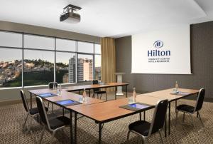 Hilton Tanger City Center商务区和/或会议室