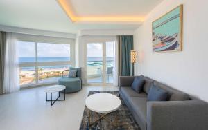 Hilton Skanes Monastir Beach Resort的休息区