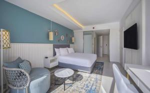 Hilton Skanes Monastir Beach Resort的电视和/或娱乐中心