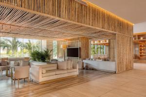 TV a/nebo společenská místnost v ubytování Santa Marta Marriott Resort Playa Dormida
