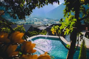 a swimming pool with a waterfall and mountains in the background at Spa Hotel Etelvina in Quillullaco