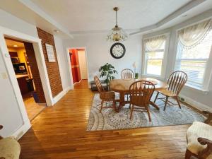 Et opholdsområde på Stay with Jay - Mapa Suite Cleveland