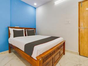 Ένα ή περισσότερα κρεβάτια σε δωμάτιο στο Hotel O SR Grand +24 φωτογραφίες