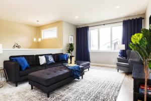 Gambar di galeri bagi *Executive Home* Long Stays - Garage - WiFi & NFLX di Edmonton