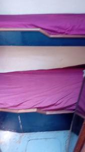 Двухъярусная кровать или двухъярусные кровати в номере Joli voilier de 13m