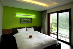 Una cama o camas en una habitación de Eldorado Resort