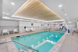 The swimming pool at or close to Hampton Inn Big Bear Lake