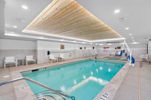 a large swimming pool in a large room at Hampton Inn Big Bear Lake in Big Bear Lake