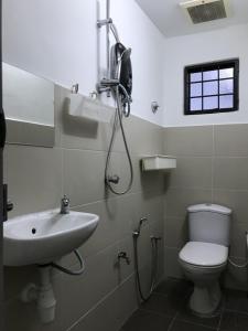 a bathroom with a shower and a toilet and a sink at Ipoh Rent Room 33 in Ipoh