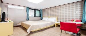 Postel nebo postele na pokoji v ubytování Yoninsan Spring Resort