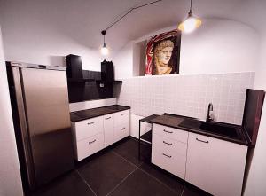 a kitchen with a sink and a refrigerator at Melting Pot Rome in Rome