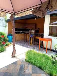 a patio with a table and an umbrella at LA PAZ! Espacios verdes y zona BBQ in Sogamoso