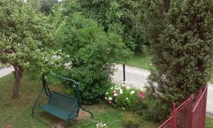 Vonkajšia záhrada v ubytovaní Homestay Stróżówka