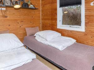 En eller flere senge i et værelse på Holiday home Løgstør IX