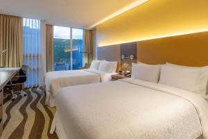 Rúm í herbergi á Four Points By Sheraton Bogota