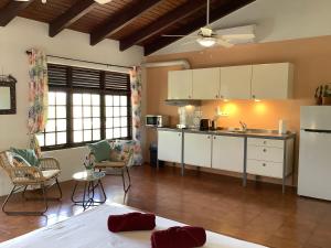 Kuchyň nebo kuchyňský kout v ubytování Villa San Sebastian Curaçao