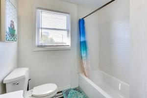 A bathroom at NEW 3 BR Vacation House Close to Golden Nugget