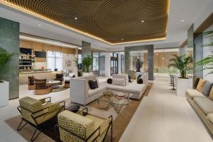 Гостиная зона в AC Hotel by Marriott Naples 5th Avenue