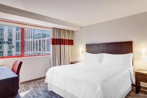 Postel nebo postele na pokoji v ubytování Four Points by Sheraton Santiago