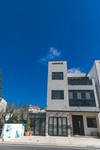 Το κτήριο όπου στεγάζεται  το δωμάτιο σε οικογενειακή κατοικία